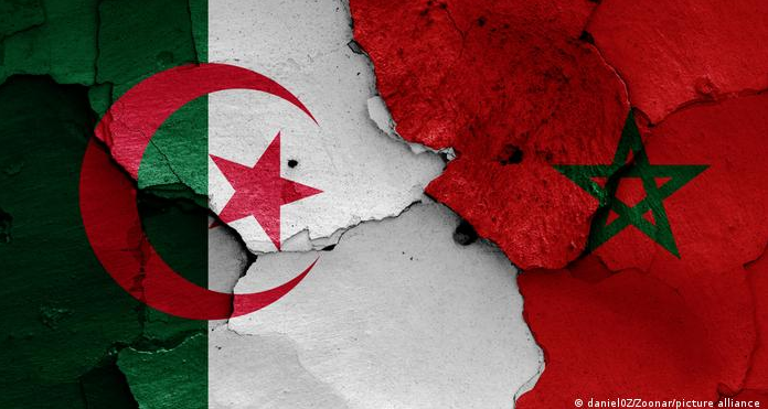 مقتل ثلاثة جزائريين بقصف مدفعي 